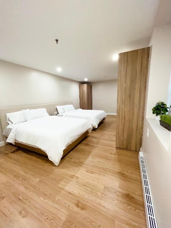 Chambres d’hôtel disponibles sous réservation.